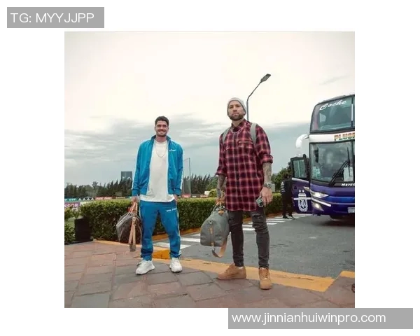 德保罗晒世界杯夺冠三周年纪念照身披球网叼雪茄感慨一切都值得 德保罗晒世界杯夺冠三周年纪念照身披球网叼雪茄感慨一切都值得