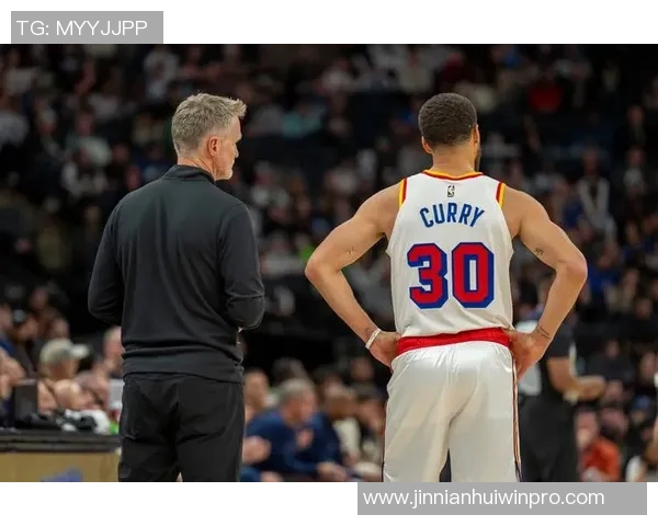 科尔强调防守策略通过大个子限制小卡的出手机会 科尔强调防守策略通过大个子限制小卡的出手机会