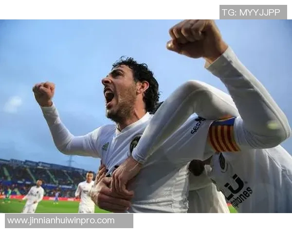 皇马官方深切哀悼瓦伦女足B队教练费尔南多马丁及其三名子女不幸离世